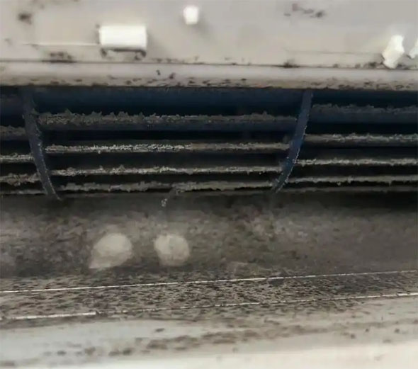 江干空调吹的风有股烧焦味是怎么回事